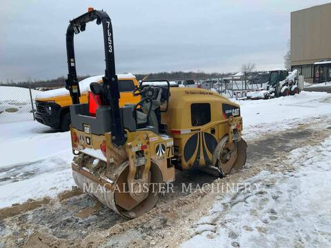 Caterpillar CB34B, Vibratory Single Drum Asphalt, 4484 hours, S/N: XB400188, 2016 - Image 3