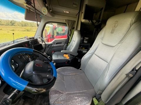 Kenworth #T680, Class 8 sleeper semi tractor, diesel, 1,108,202 miles, 2017 - Image 6