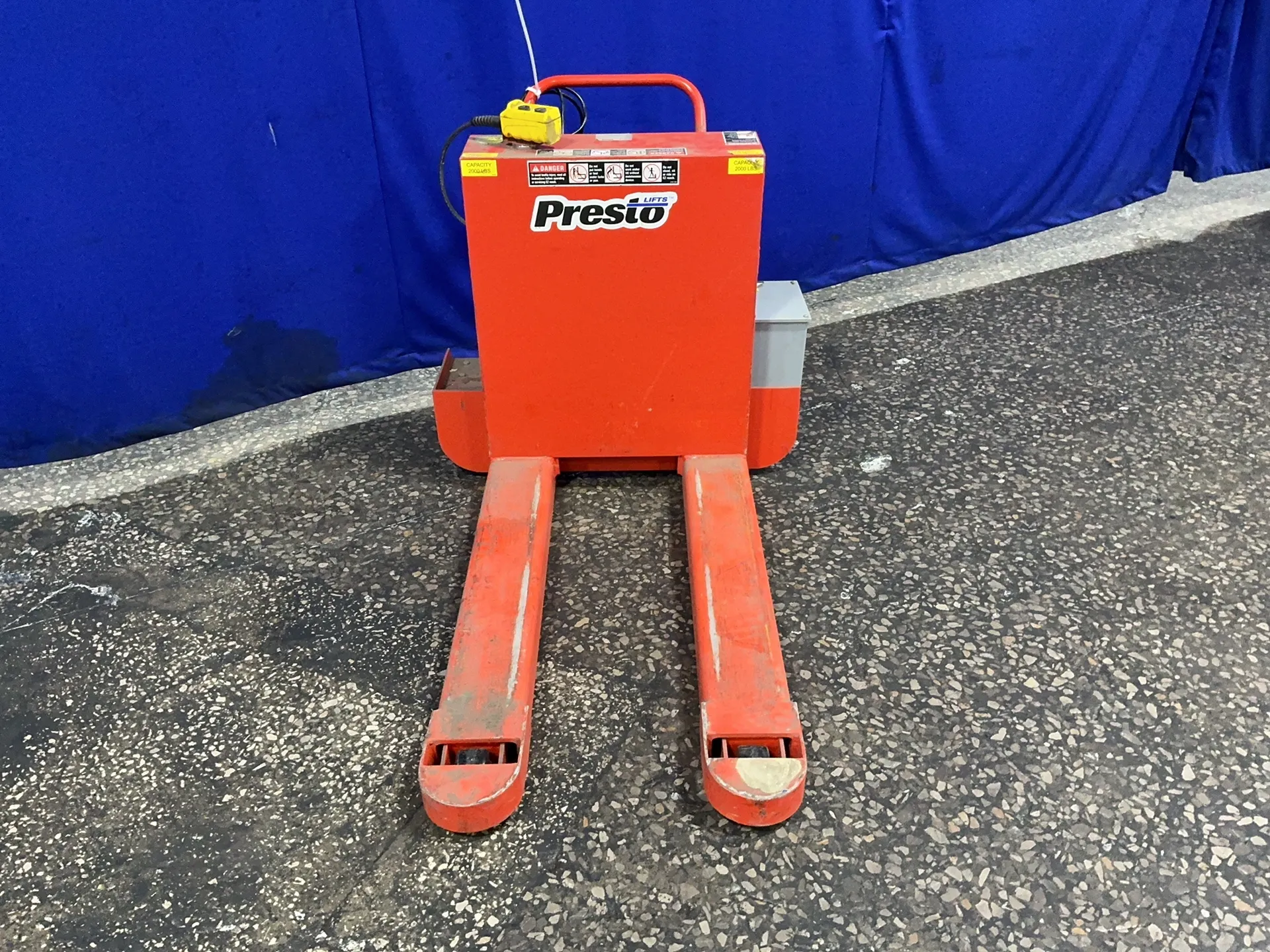 2,000 LB Presto Lifts #PT-20, electric pallet jack, 6" x 39" forks - Image 2