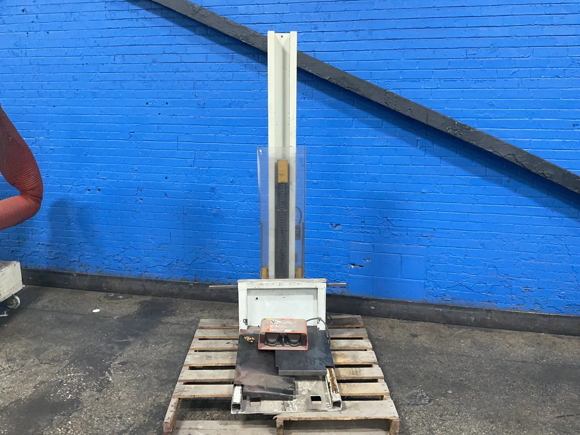 500 LB Valley Craft #A75355-00-0802, material lift, 21" x 26" surface, 72" mast height, 55" lift height, 1 - Image 2