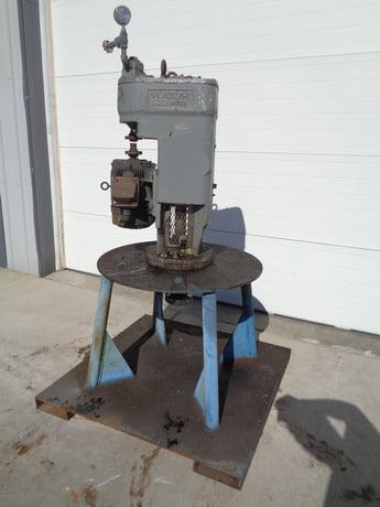 5 HP Philadelphia Mixing Solutions #PTES-06, 25.7:1 ratio, IRPM 1750, ORPM 68, w/stand - Image 2