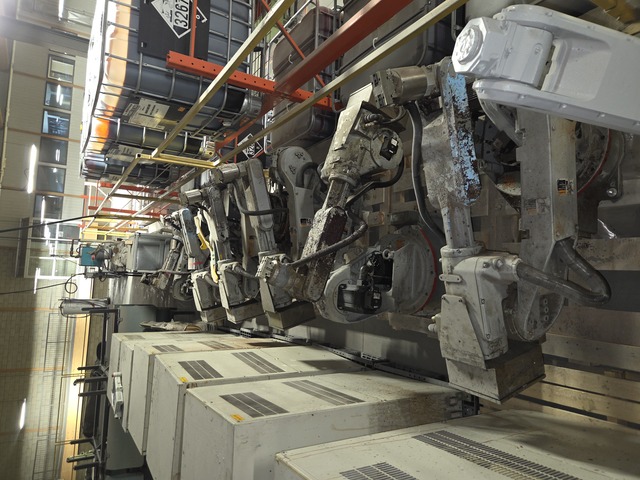 Yaskawa Motoman, HP20, Industrial Robots, NX100 controllers, spare parts, 2010, (7 available) - Image 2