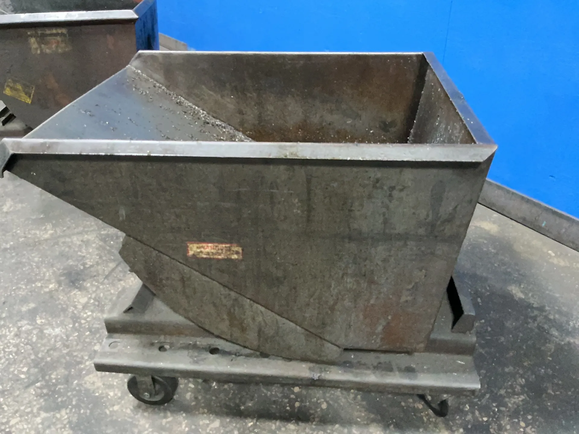 Earl Soesbe, self-dumping hopper, 4000 lb. capacity (2 available) - Image 3