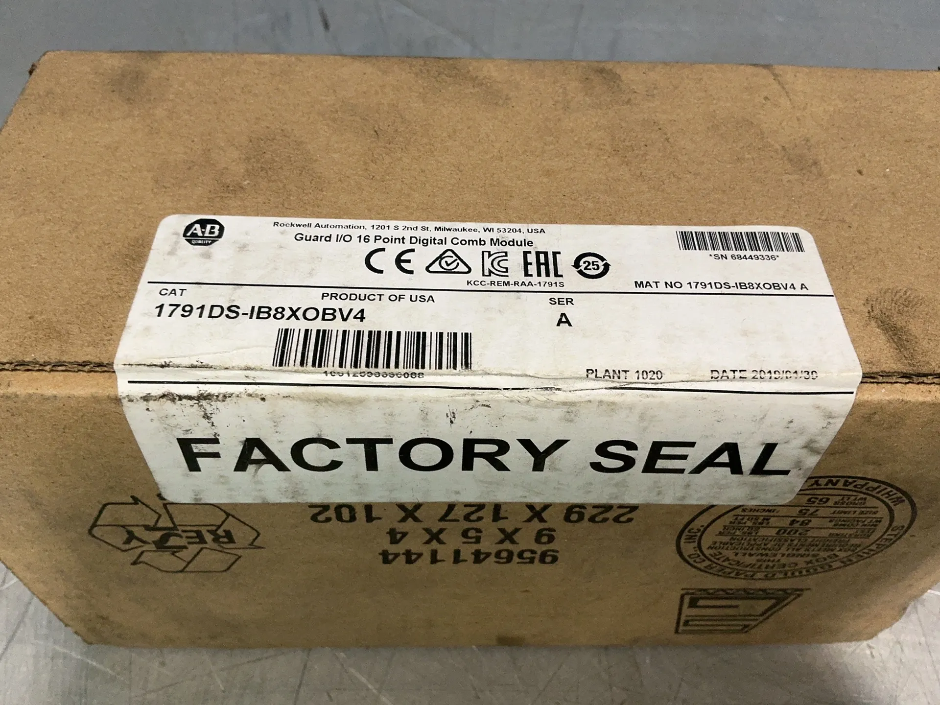 Allen-Bradley #1791DS-IB8XOBV4, Guard I/O 16 Point Digital Comb Module, new, 2019 - Image 2
