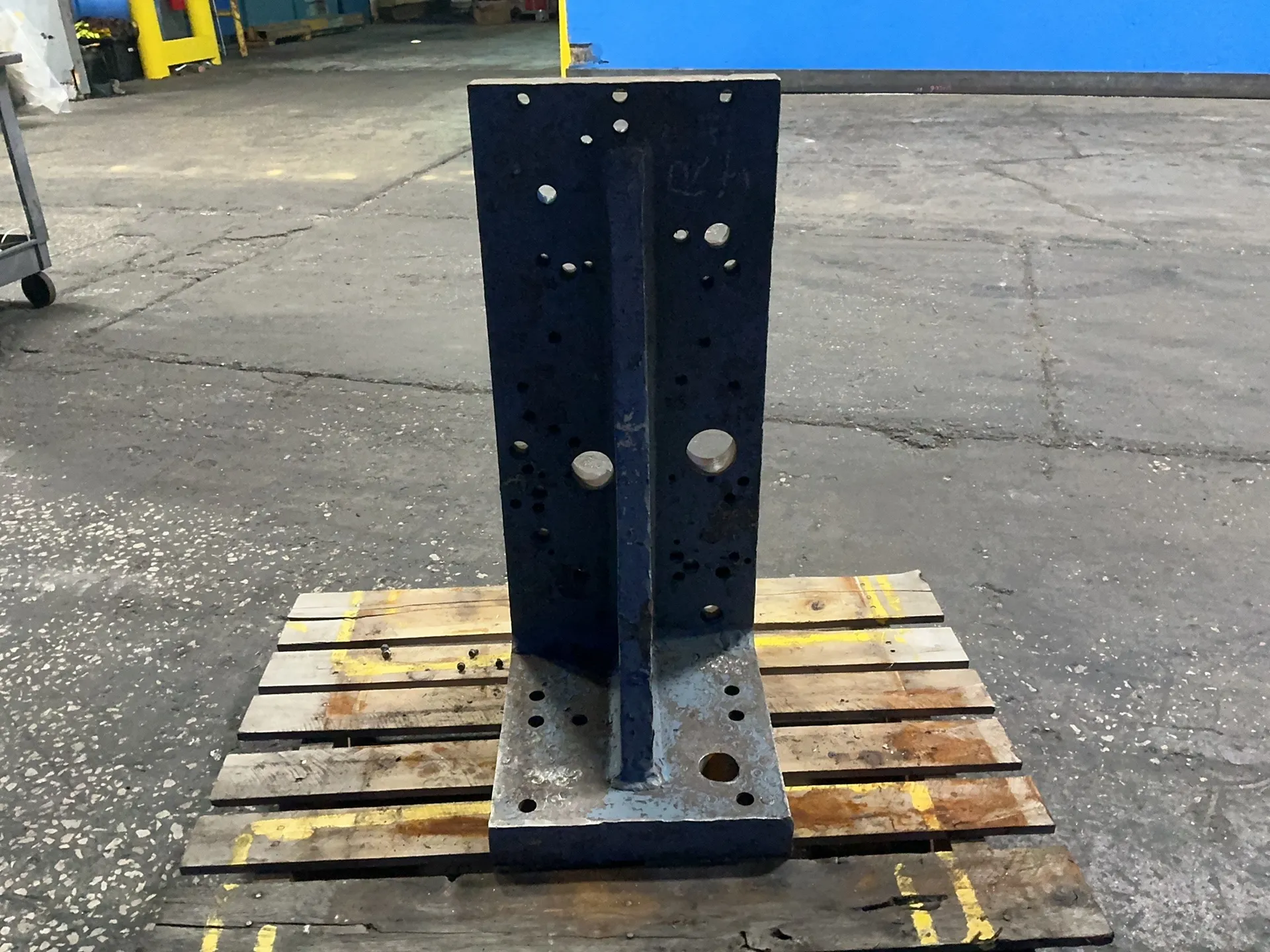 14" x 33" angle plate (2 available) - Image 1