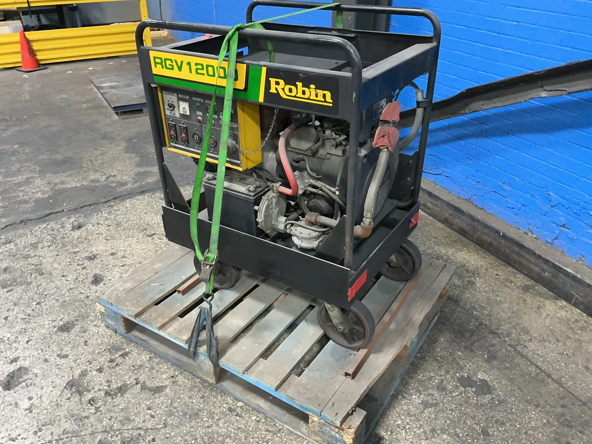 12 KW Robin #RGV12000, gas generator, Robin EH65 OHV engine, 12 Volts battery, 73.5 hours - Image 3