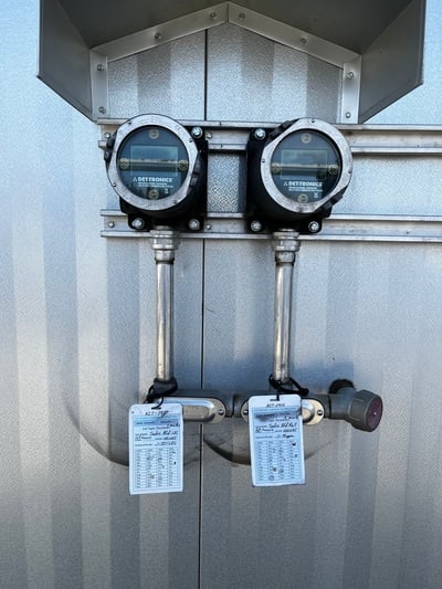 Danieli, 8" 600# meter package, 17' x 8' x 7' building, (3) chemical injection pumps, skidded, sour, 2020 - Image 2