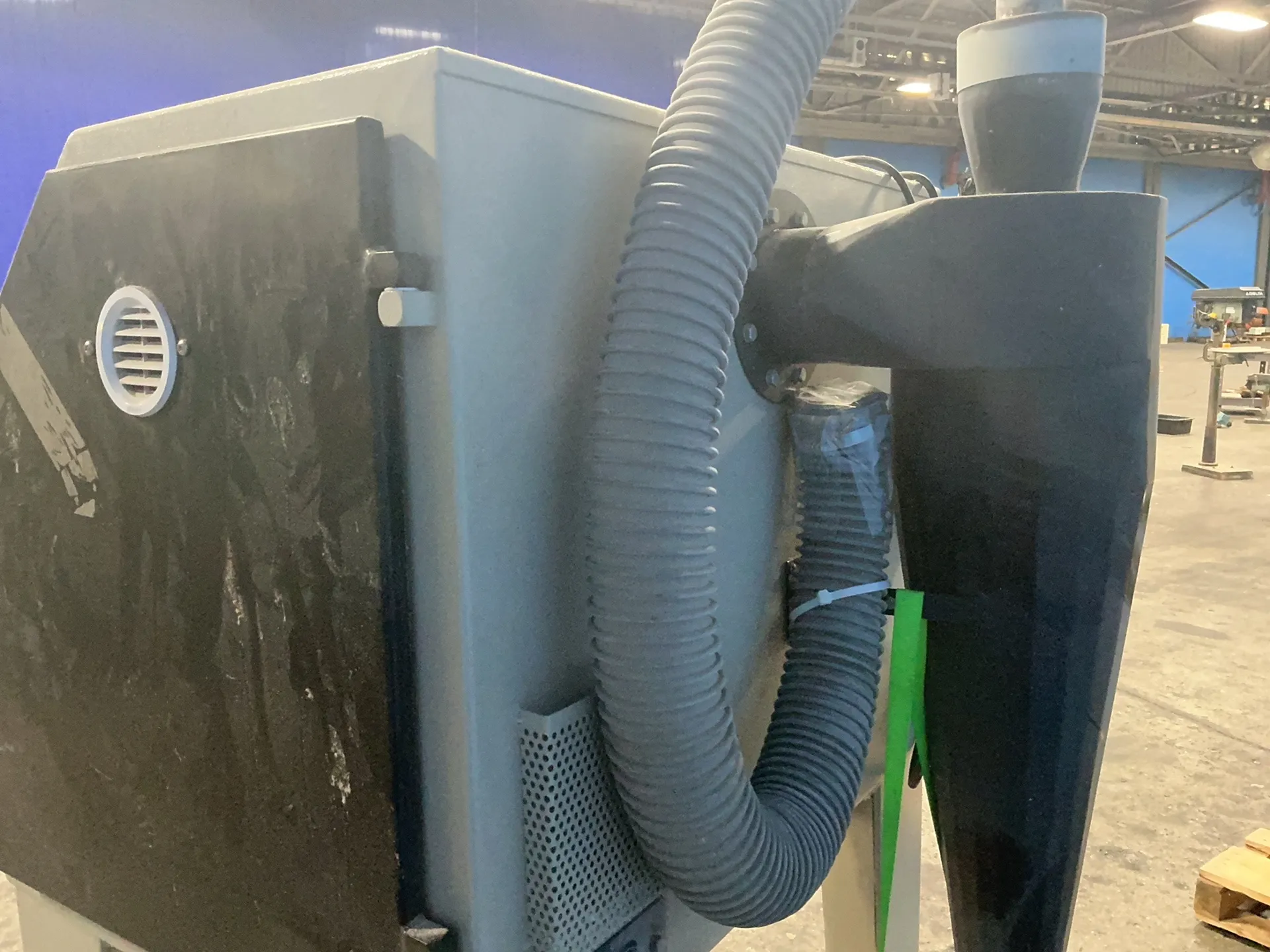 22" x 36" x 22" sandblaster - Image 2
