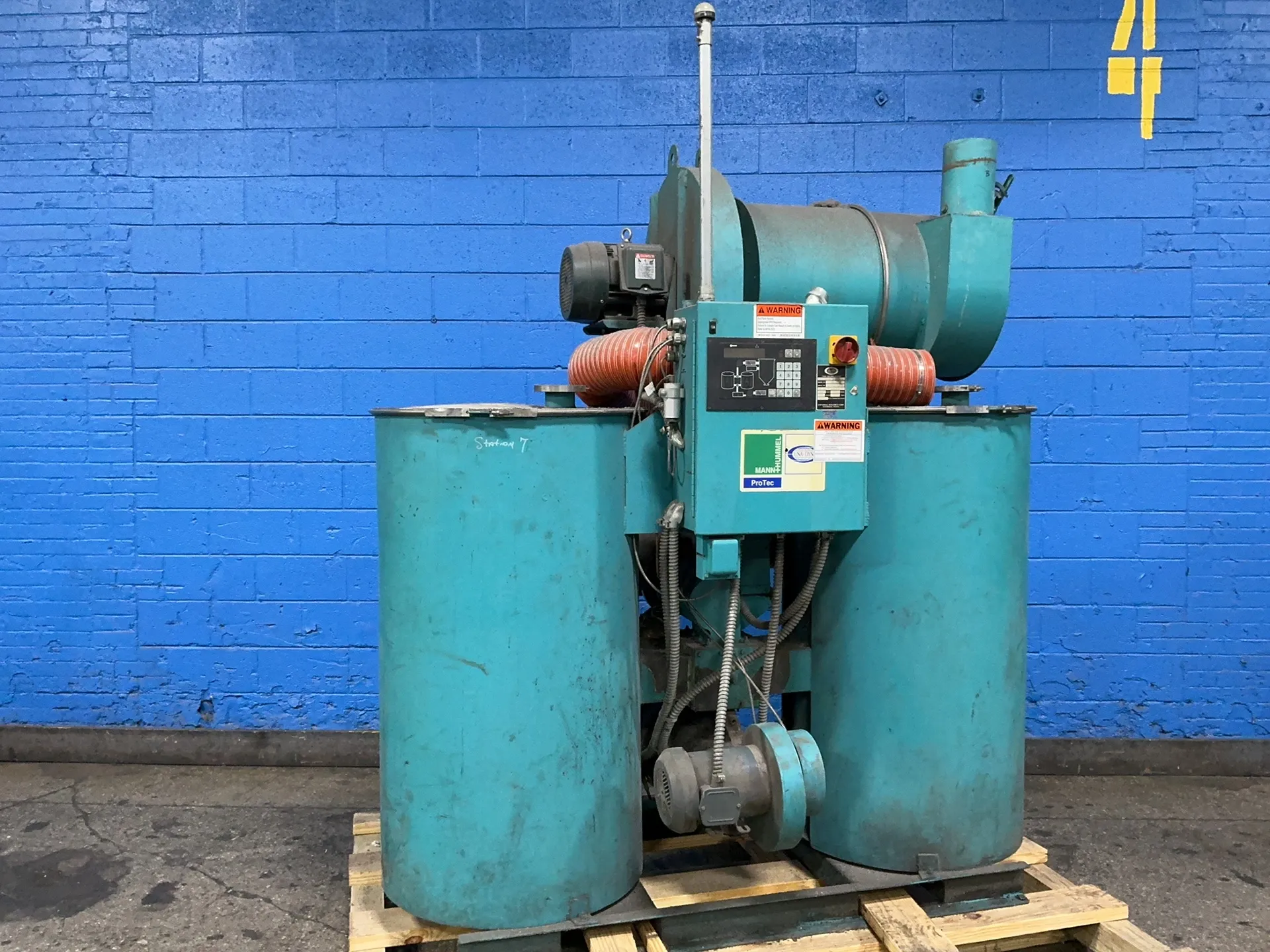 Una-Dyn #DHD-11, dehumidifying hopper dryer, 42 KVA, 1.5 HP, 3450 RPM, digital display, 208 V., 3 phase - Image 1