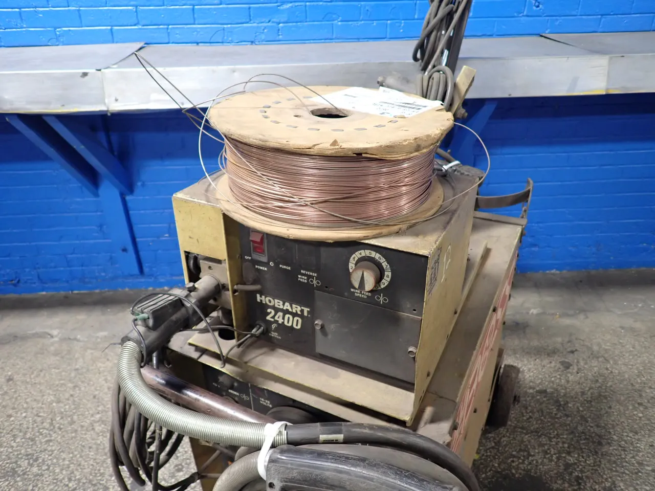 Hobart #FABRICATOR, welder, w/ wire feeder - Image 3