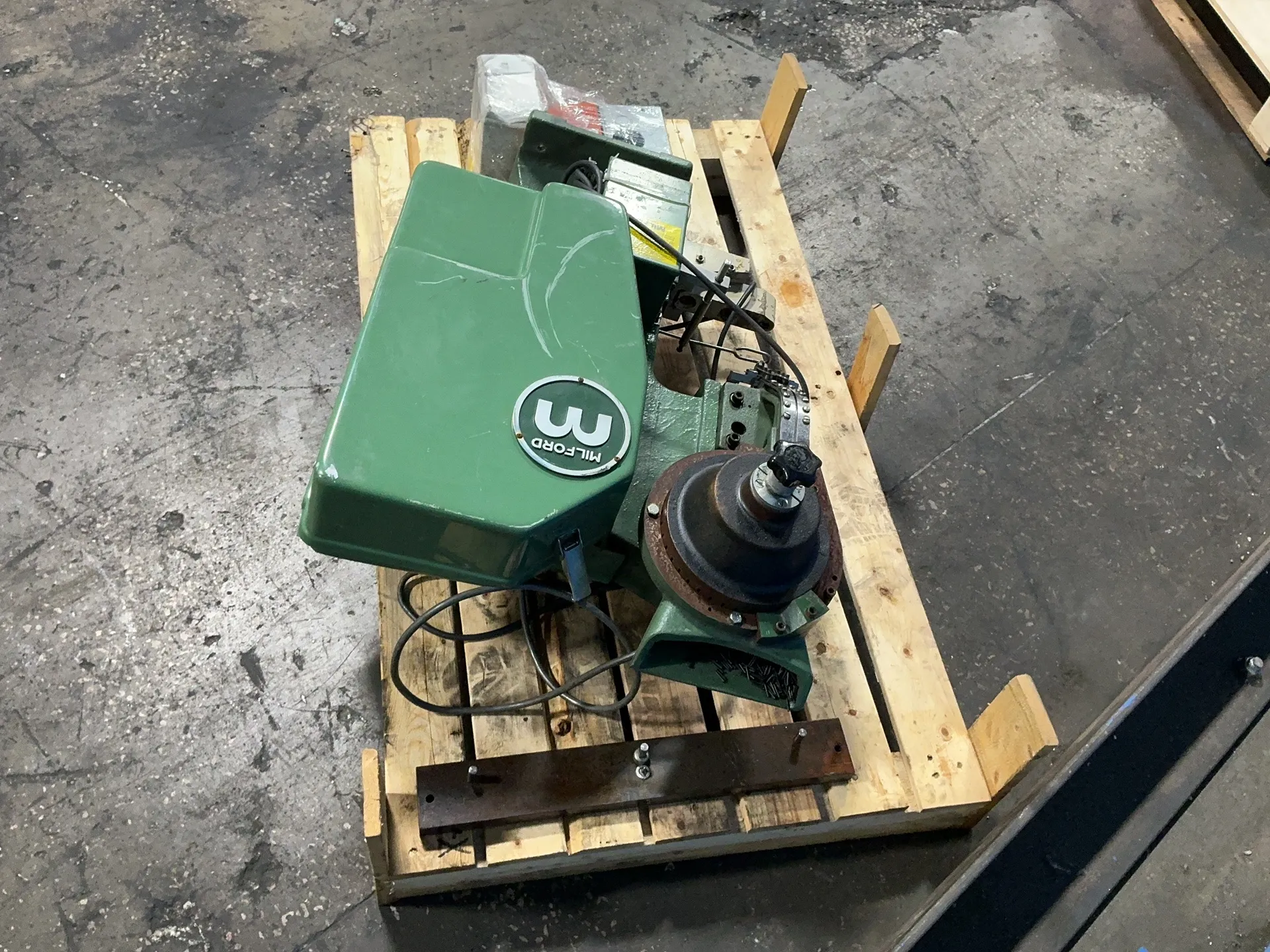 Milford #MFS-64, rivet machine - Image 2