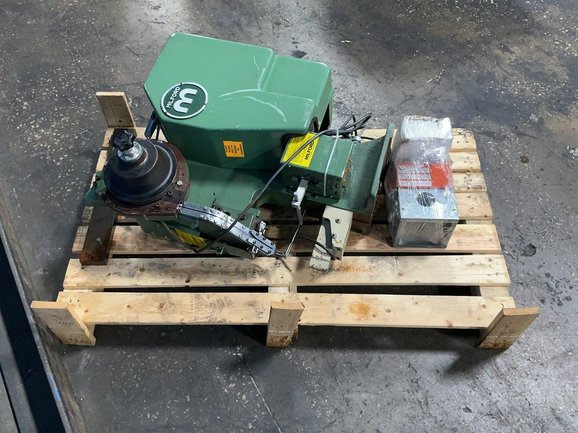 Milford #MFS-64, rivet machine - Image 4