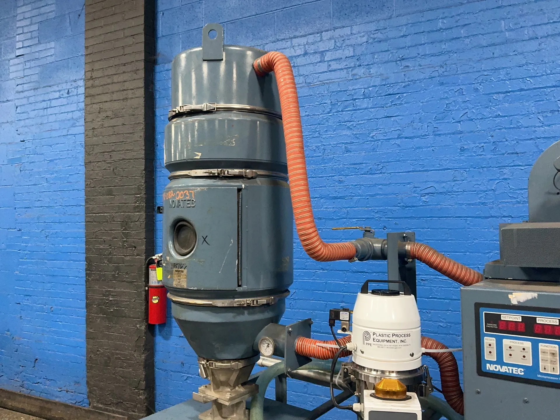 Novatec #MDM-25, Hopper Dryer, 100 lb. capacity, 2.2 KVA, 4.8 Amps, 460 V. - Image 3