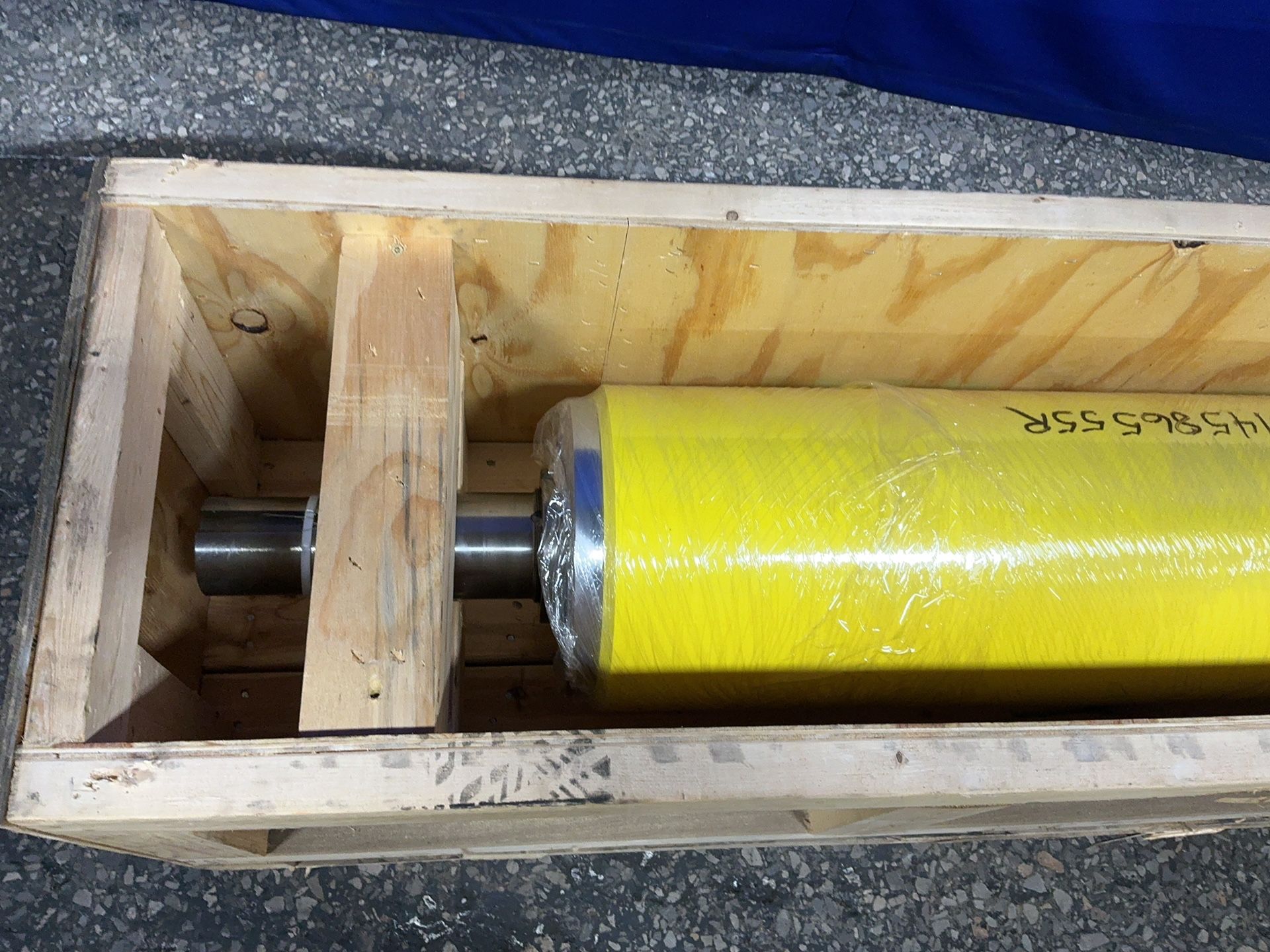 84.5" Non-Woven Roll Assembly #1014586555R (2 available) - Image 1
