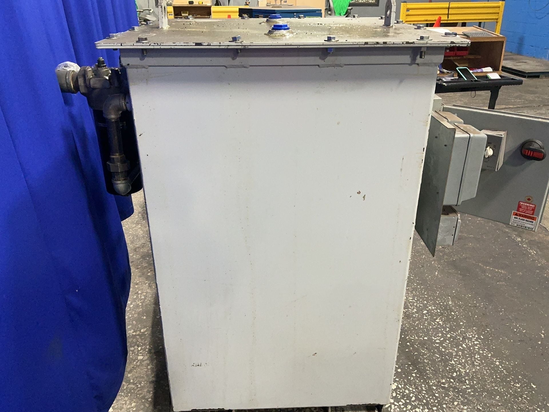EEC #08-12-J-121472, electrical distribution unit, 30 Amps, 480 Volts - Image 1