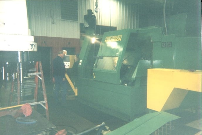 Cincinnati Milacron #36C, hydraulic 3-jaw 36" chuck, 39" max swing over bed - Image 4