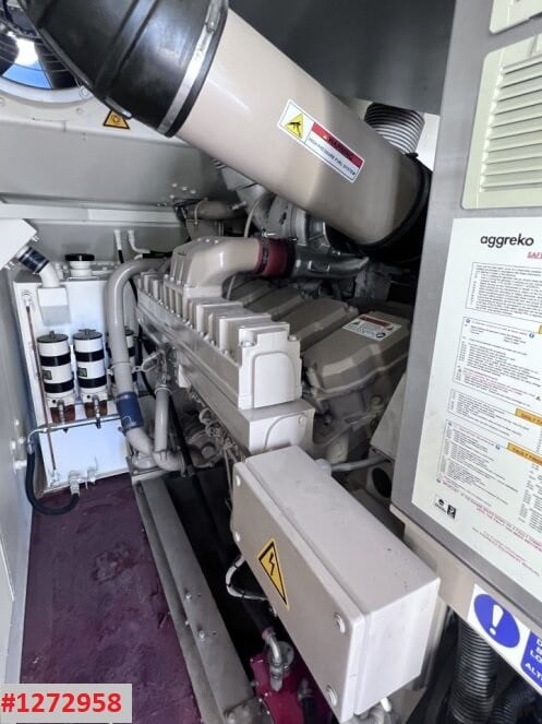 1000 KW Cummins #QST30-G5, diesel generator, 480 Volts, 3 phase, 60 Hz., Aggreko package, prime (3 available) - Image 3