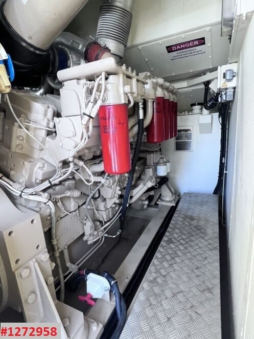 1000 KW Cummins #QST30-G5, diesel generator, 480 Volts, 3 phase, 60 Hz., Aggreko package, prime (3 available) - Image 6