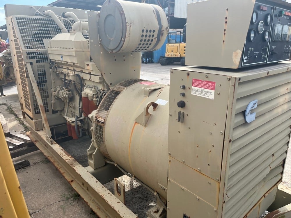 400 KW Cummins #KTA19-G2, Generator, 777 Hours, 480 Volts, Open Skid, 1986 - Image 3