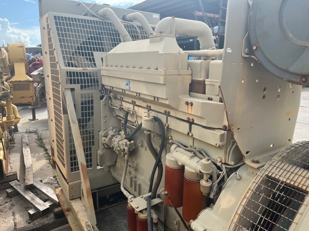 400 KW Cummins #KTA19-G2, Generator, 777 Hours, 480 Volts, Open Skid, 1986 - Image 4