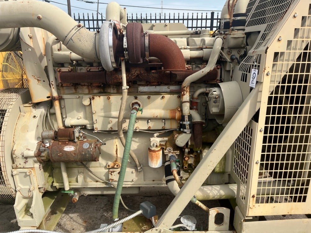 400 KW Cummins #KTA19-G2, Generator, 777 Hours, 480 Volts, Open Skid, 1986 - Image 5