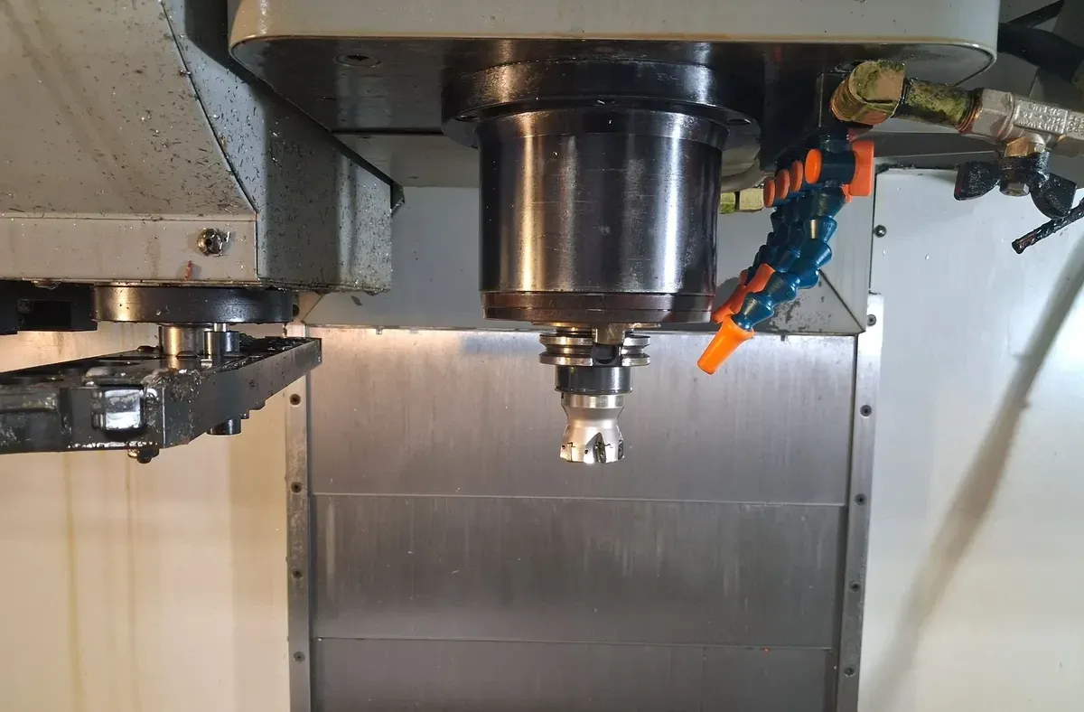 Haas #VF-3B, 4-Axis CNC Vertical Machining Center, 40" X, 20" Y, 25" Z, 48" x 18" table, 30 HP, 10,000 RPM - Image 9