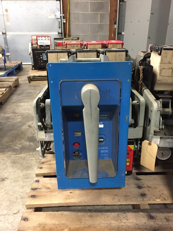 800 Amps, General Electric, akr- 4b-30, manually operated, drawout, w/AC-PRO - Image 1