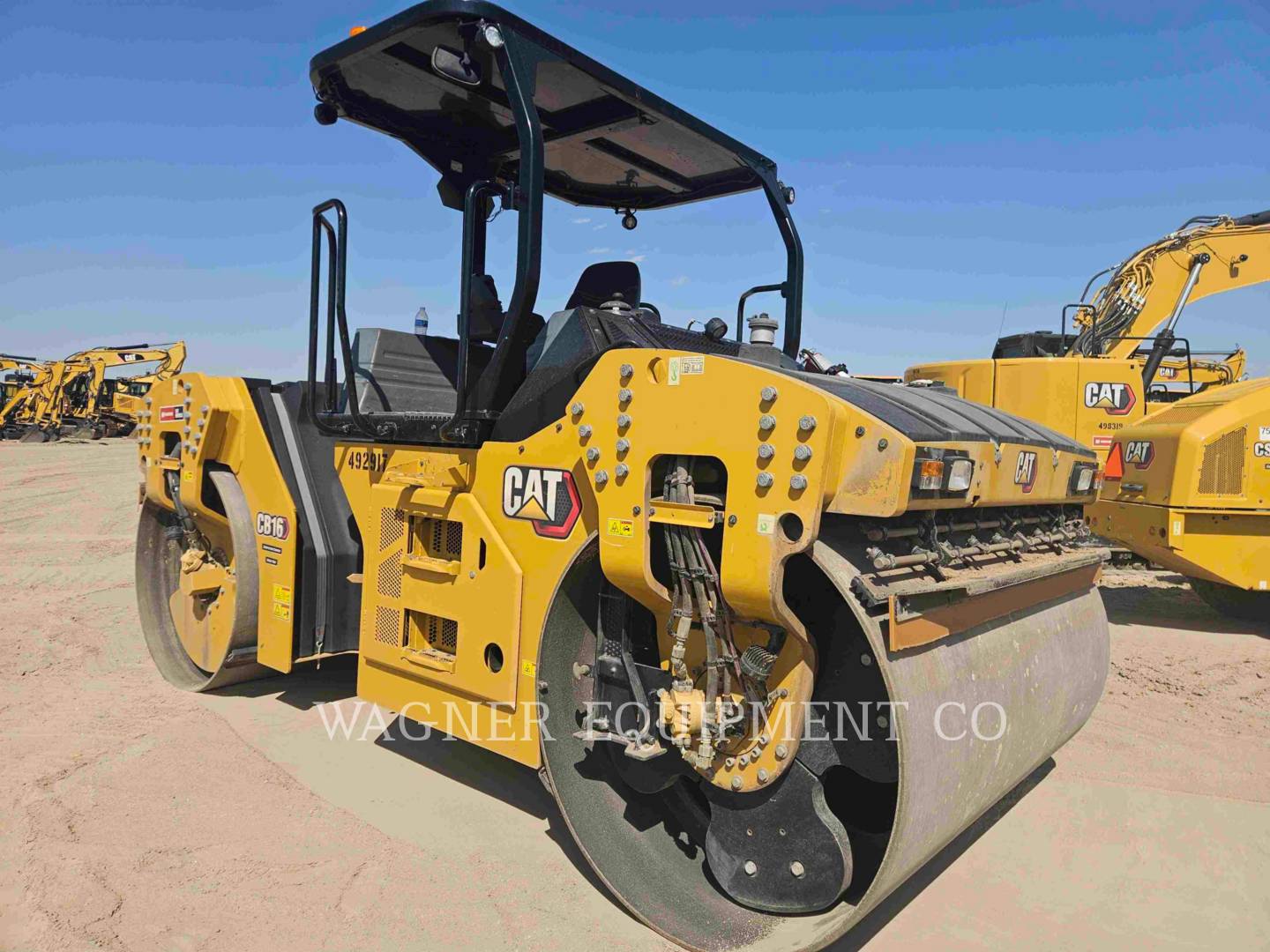 Caterpillar CB16, Compactor, 2584 hours, S/N: HP501007, 2022 - Image 2