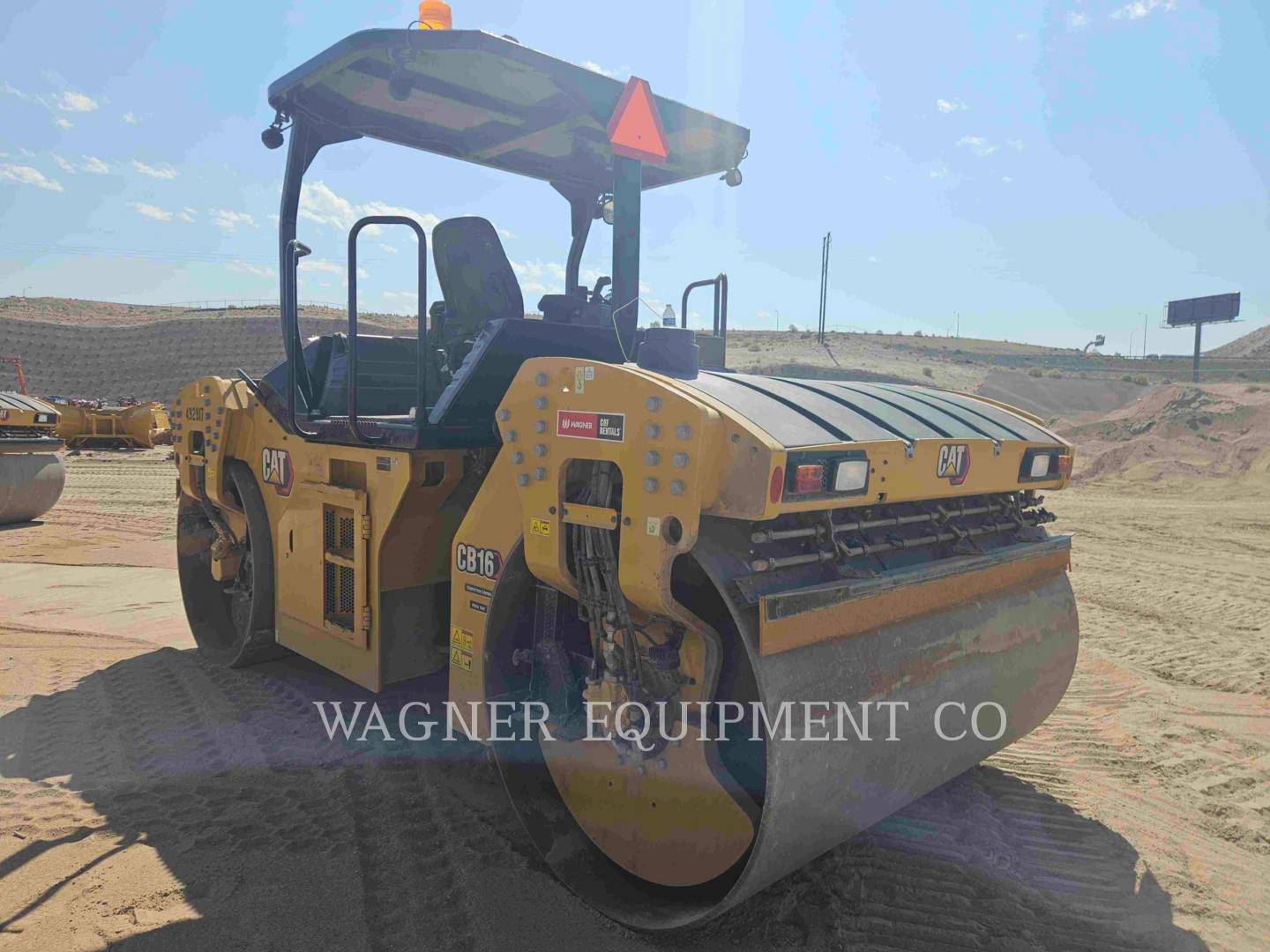 Caterpillar CB16, Compactor, 2584 hours, S/N: HP501007, 2022 - Image 4