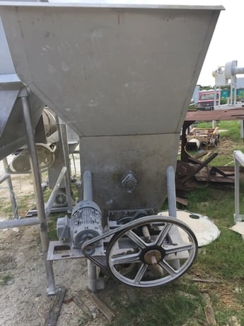 100 cu.ft. Stainless Steel hopper, approx 3' x 5' top opening, screw discharge - Image 1