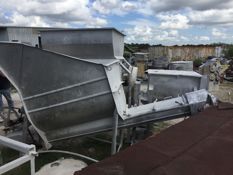 100 cu.ft. Stainless Steel hopper, approx 3' x 5' top opening, screw discharge - Image 2