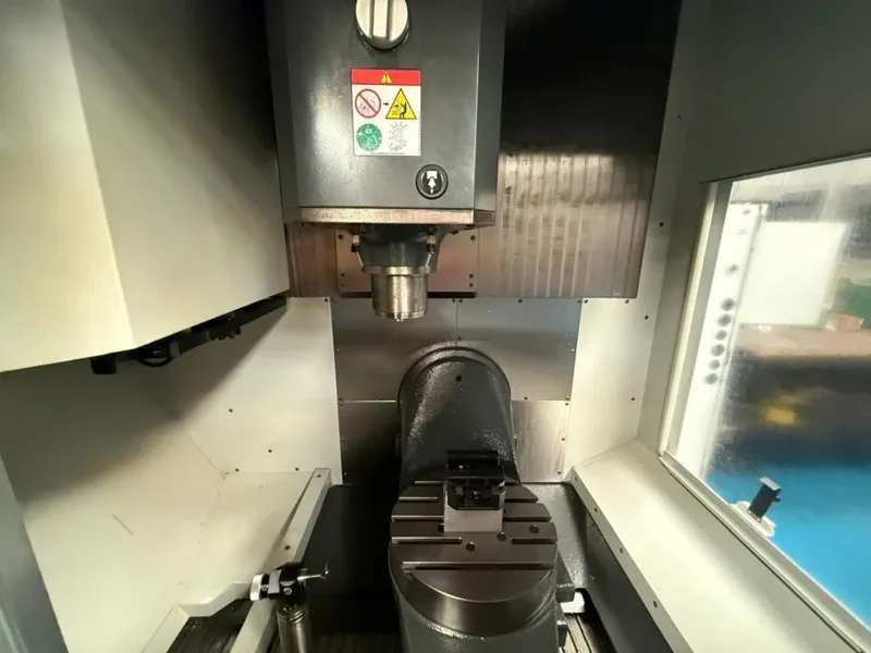 Haas #UMC-500, 5-Axis CNC Vertical Machining Center, 24" X, 16" Y, 16" Z, 30 HP, 8100 RPM, 30 automatic tool - Image 2