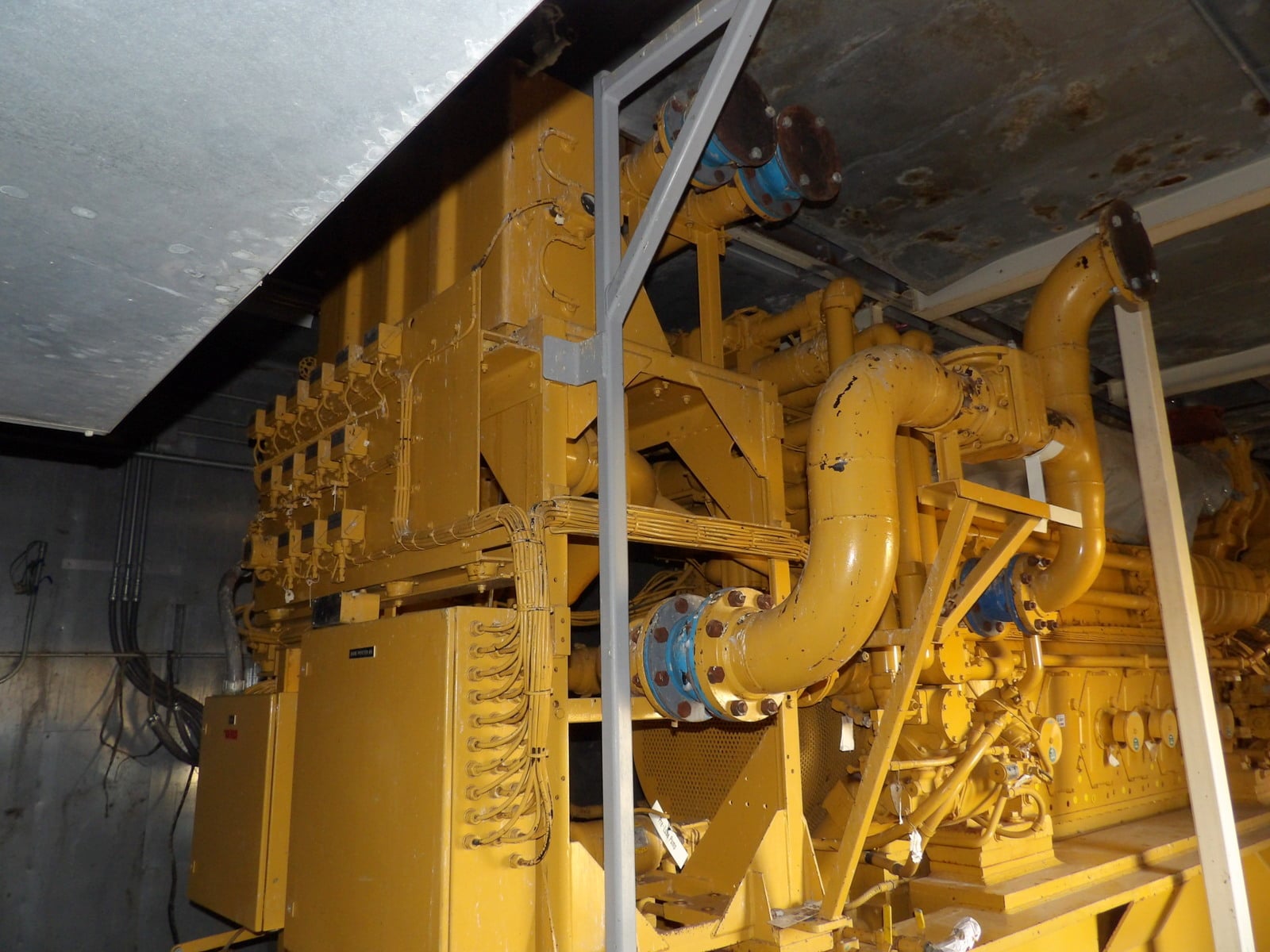 2250 KW Caterpillar #3608, Diesel Generator Set, 2812.5 KVA continuous, 2400/4160 Volts, 3145 HP @ 900 RPM - Image 2