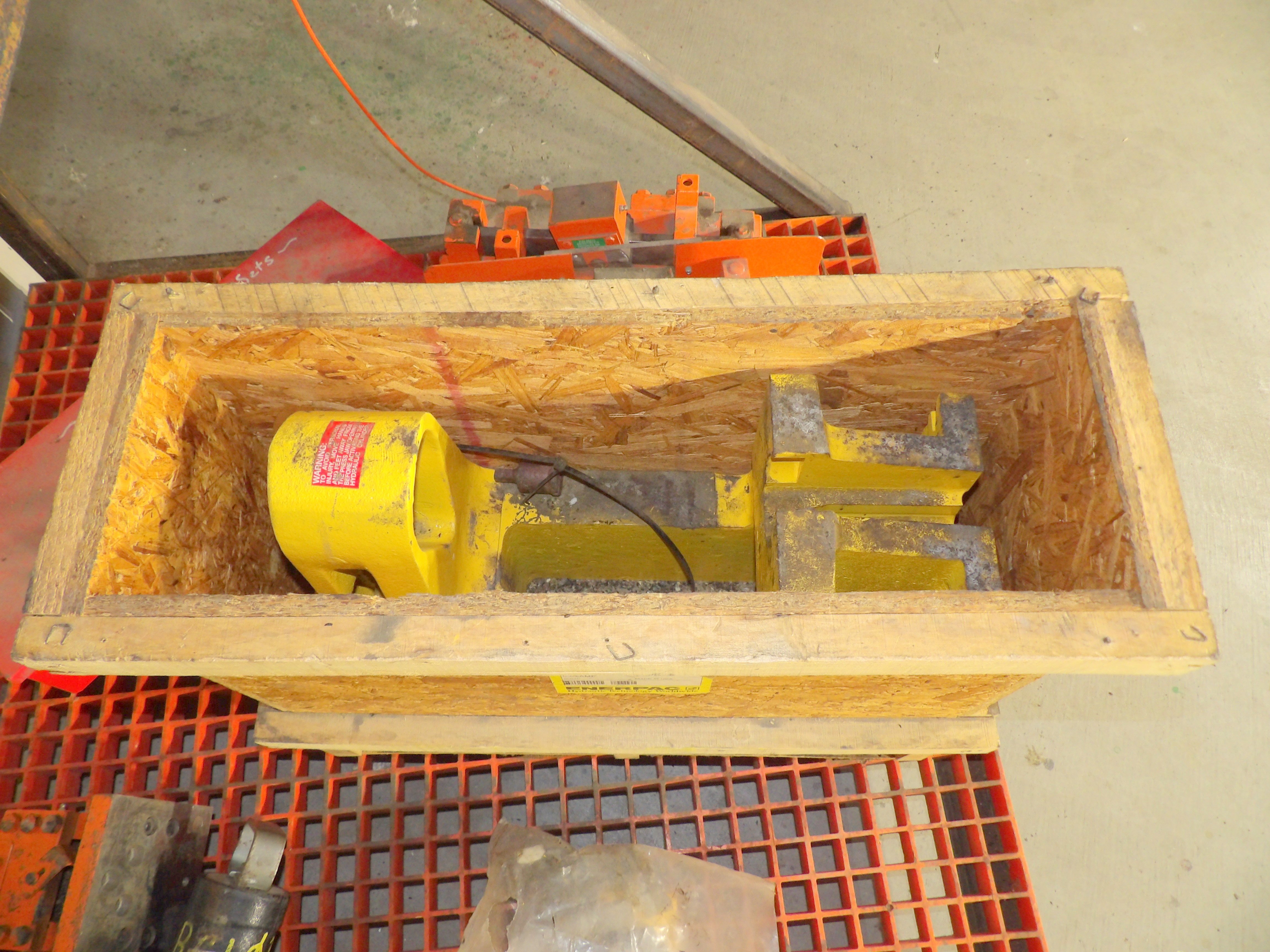 Scotchman #6509-24M, Hydraulic Ironworker, 2,500 lb. hydraulic pressure, punch, shear, rod shear, notcher - Image 9