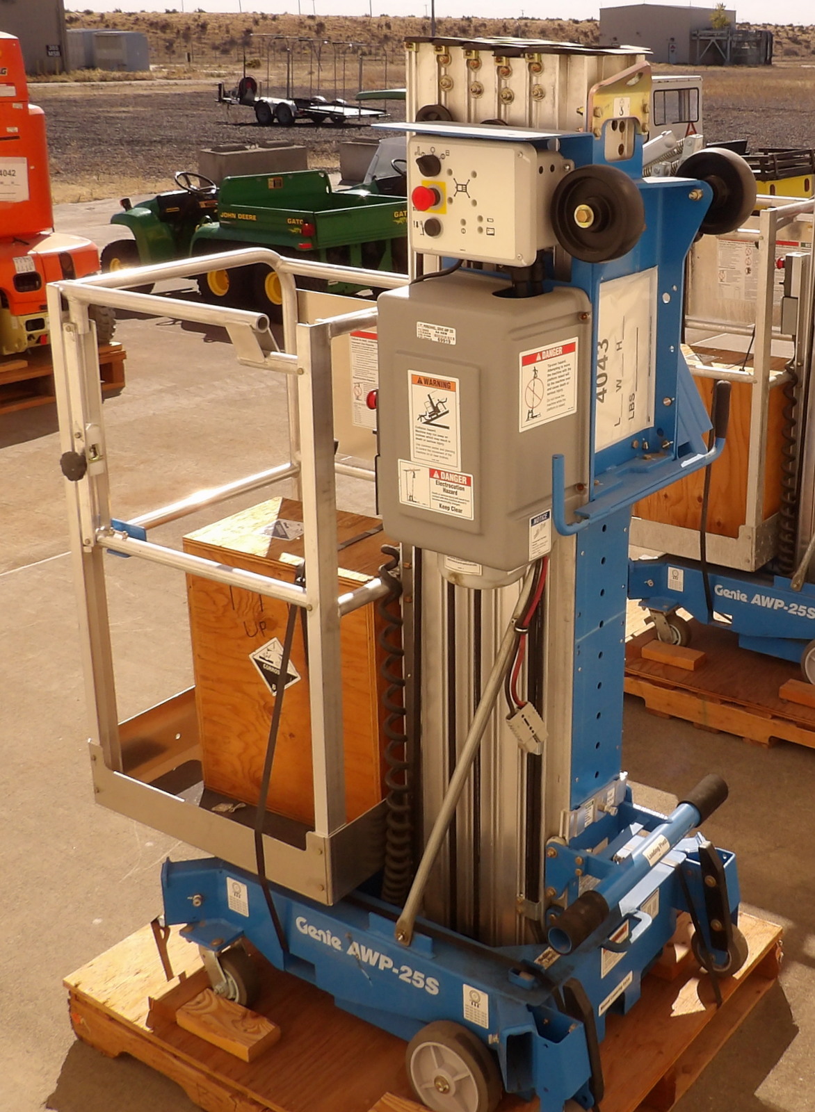 367 lb. Genie #AWP-25S, Man Lift, 24" x 24" basket - Image 5