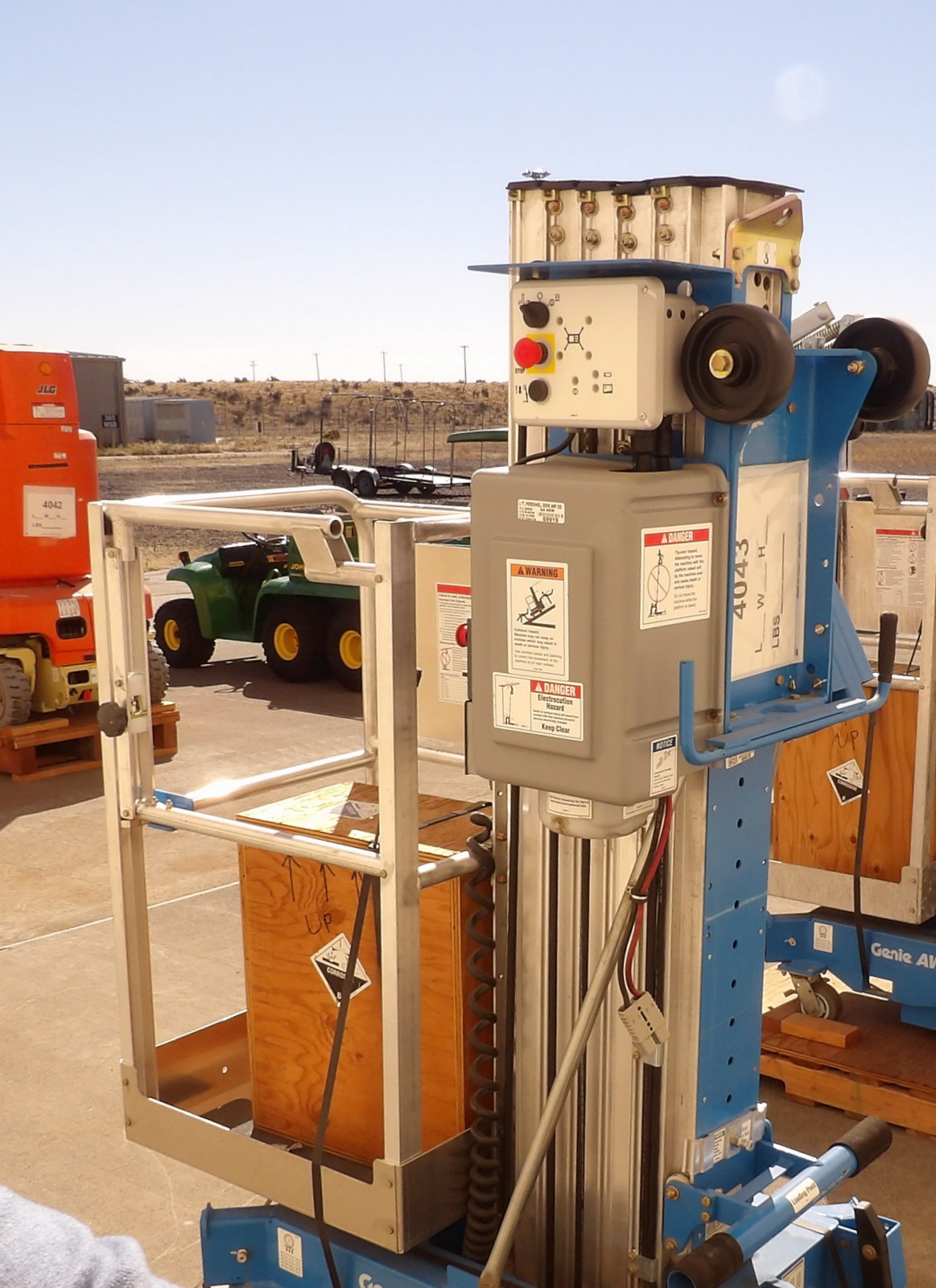 367 lb. Genie #AWP-25S, Man Lift, 24" x 24" basket - Image 6