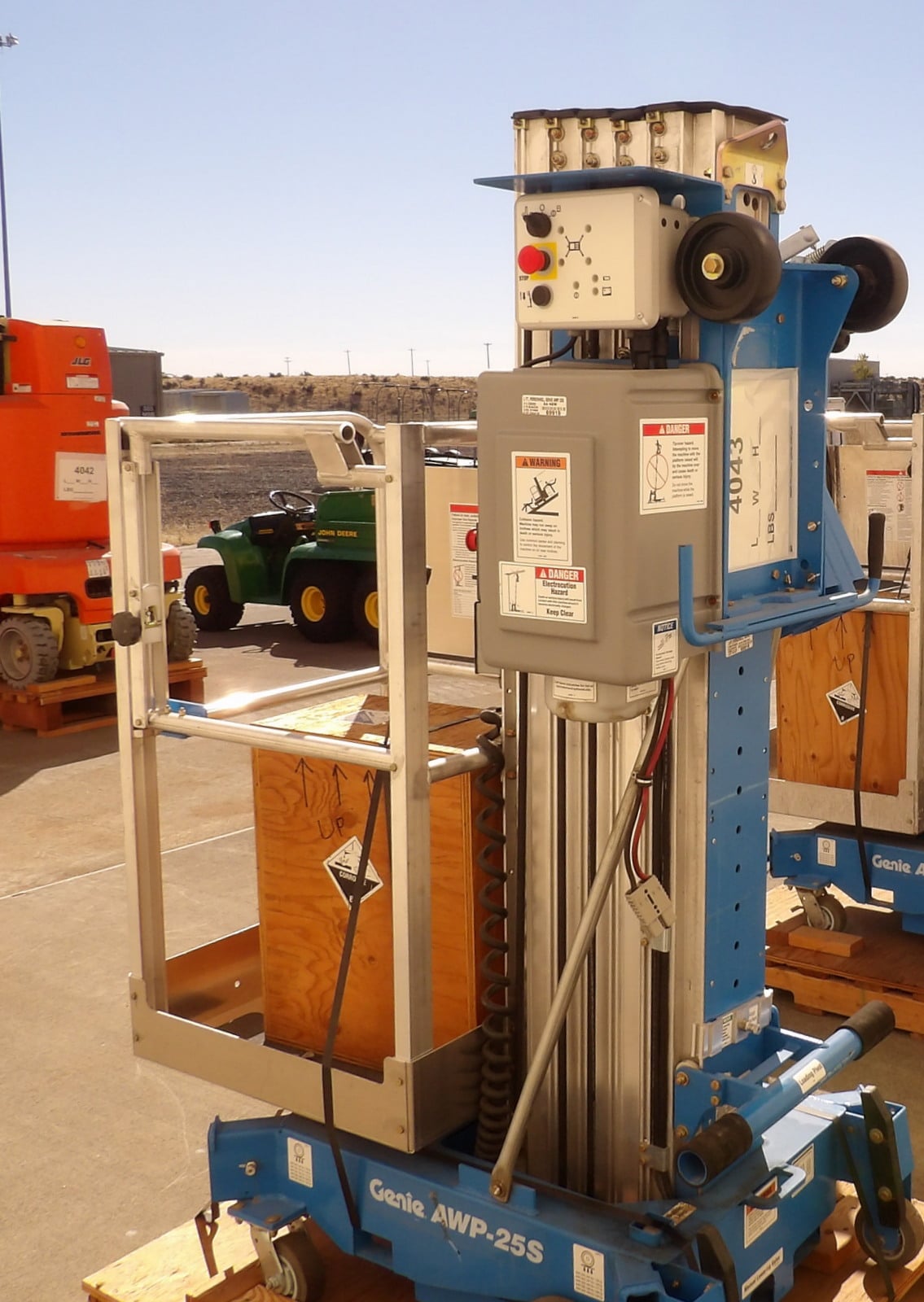 367 lb. Genie #AWP-25S, Man Lift, 24" x 24" basket - Image 7