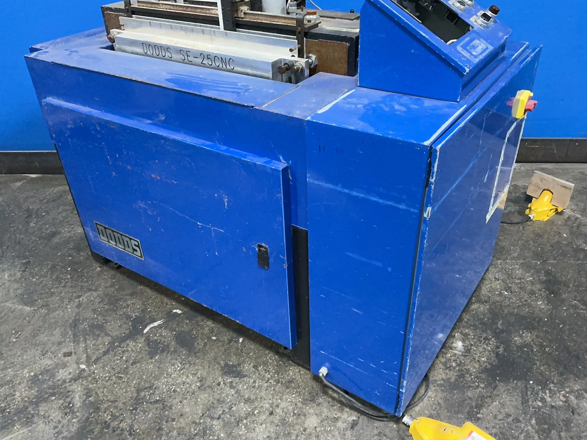 Dodds #SE-25-CNC, single end dovetailer, 7-1/2 HP, 3460 RPM, foot switches, 230/460 V., 3 Ph., 60 Hz. - Image 2