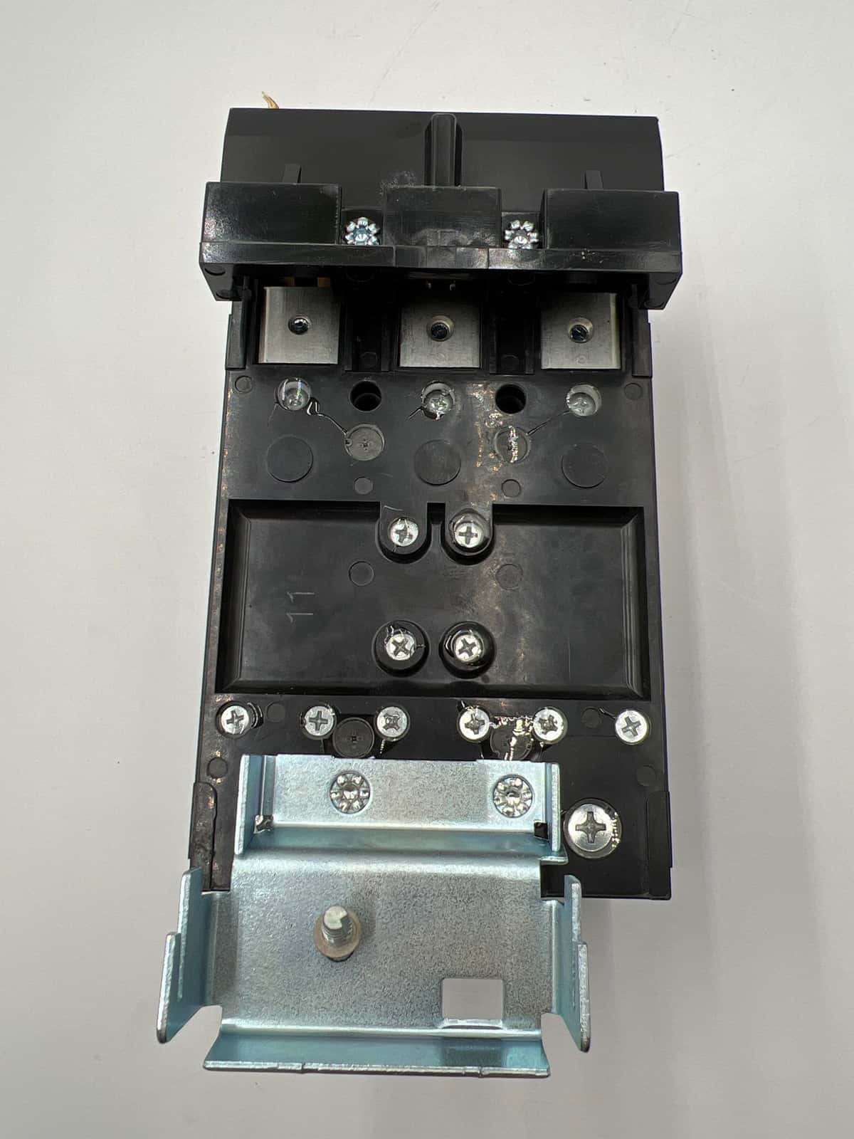 225 Amps, Square D #QDA32225, I-Line Circuit Breaker, 3-Pole, 240 Volts (2 available) - Image 4