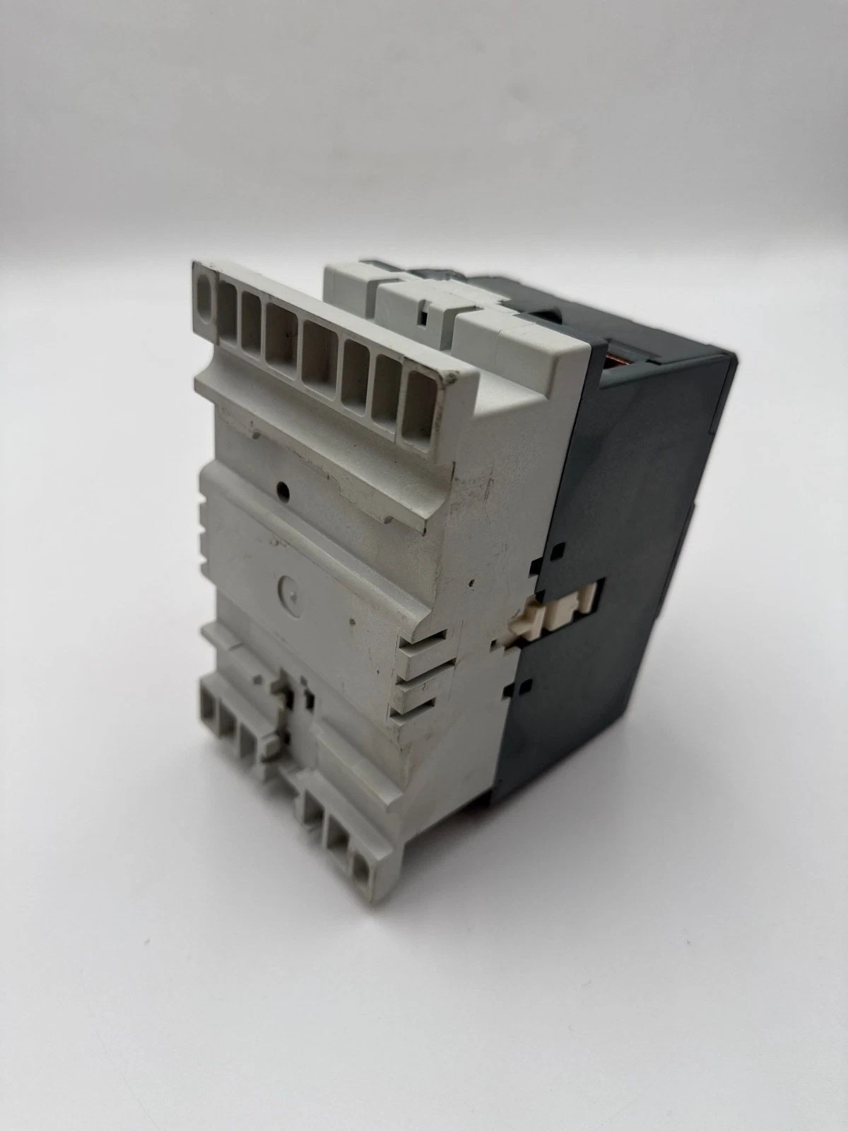 145 Amp. ABB #A95-30, Contactor, 3-Pole, 600 Volts, 3PH, 75 HP, 220-230 Volts Coil, 50 Hz., 230-240 Volts, 60 - Image 9