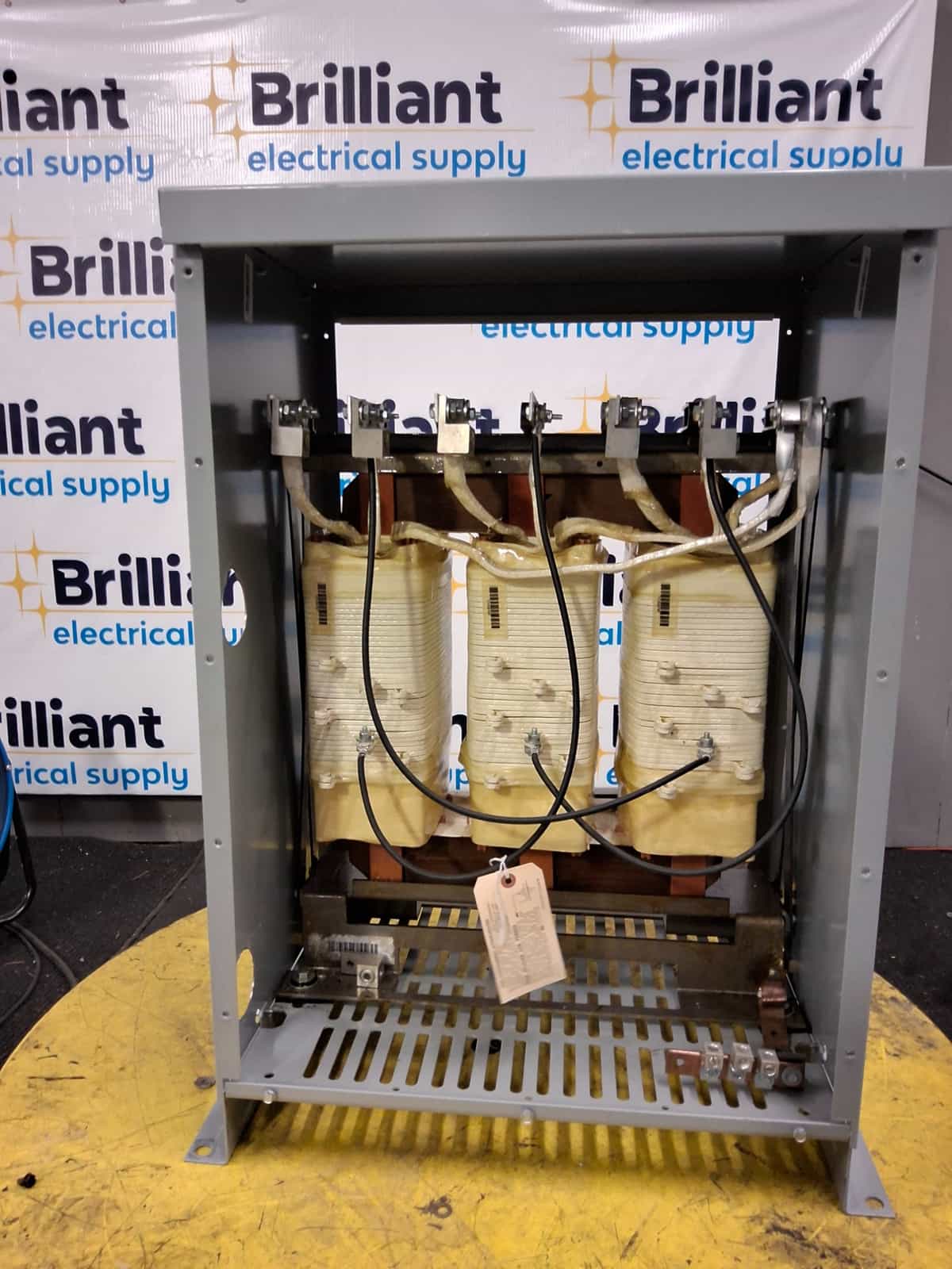45 KVA 240 Primary, 208/120 Secondary, General Electric #9T10A1613, Dry Type Transformer, 3 Phase, NEMA 3R - Image 3