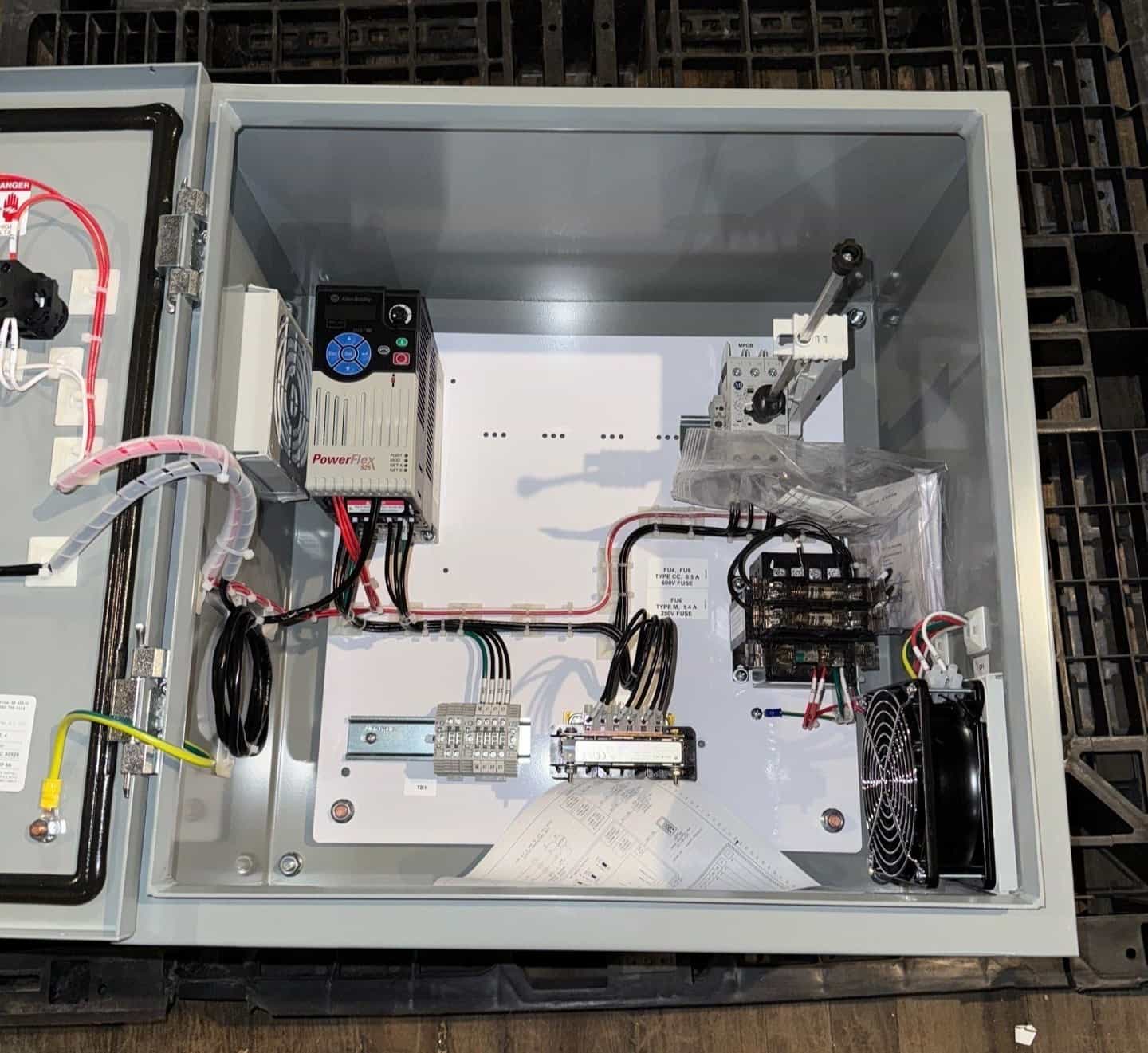 2 HP Allen-Bradley #2 4b-d4p0h204aa-nd-p, powerflex 525 packaged variable fre, 3PH, 480 Volts, VFD, NEW - Image 3