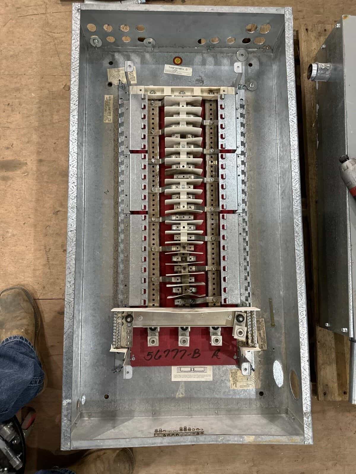 225 Amp. Siemens CDP-7, Panelboard, 480Y/277 Volts, 3PH, 4W, MLO, 42 Cir - Image 2