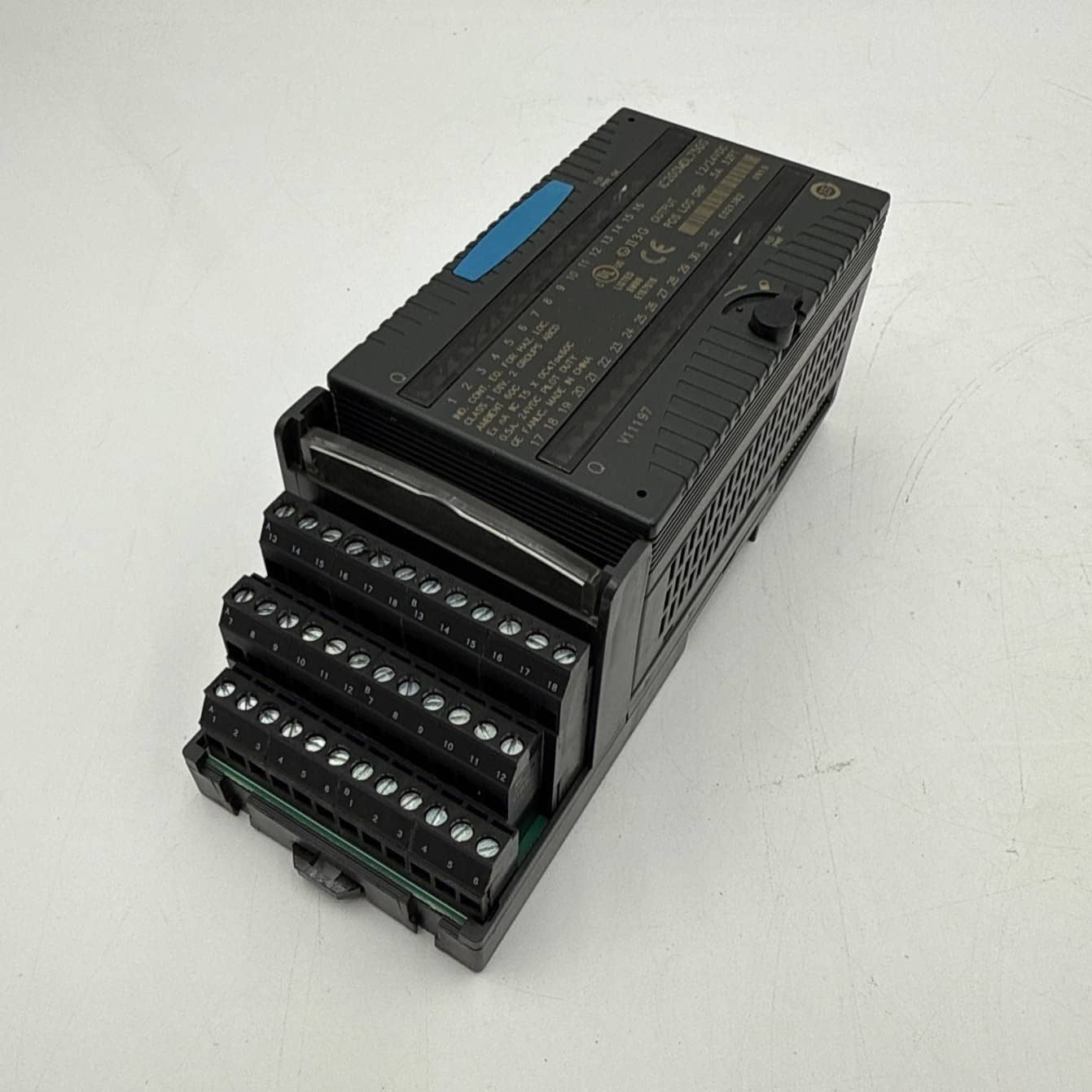GE Fanuc #IC200MDL750G, VersaMax Output Module, 0.5 Amp, 32 Point 12/24VDC - Image 3