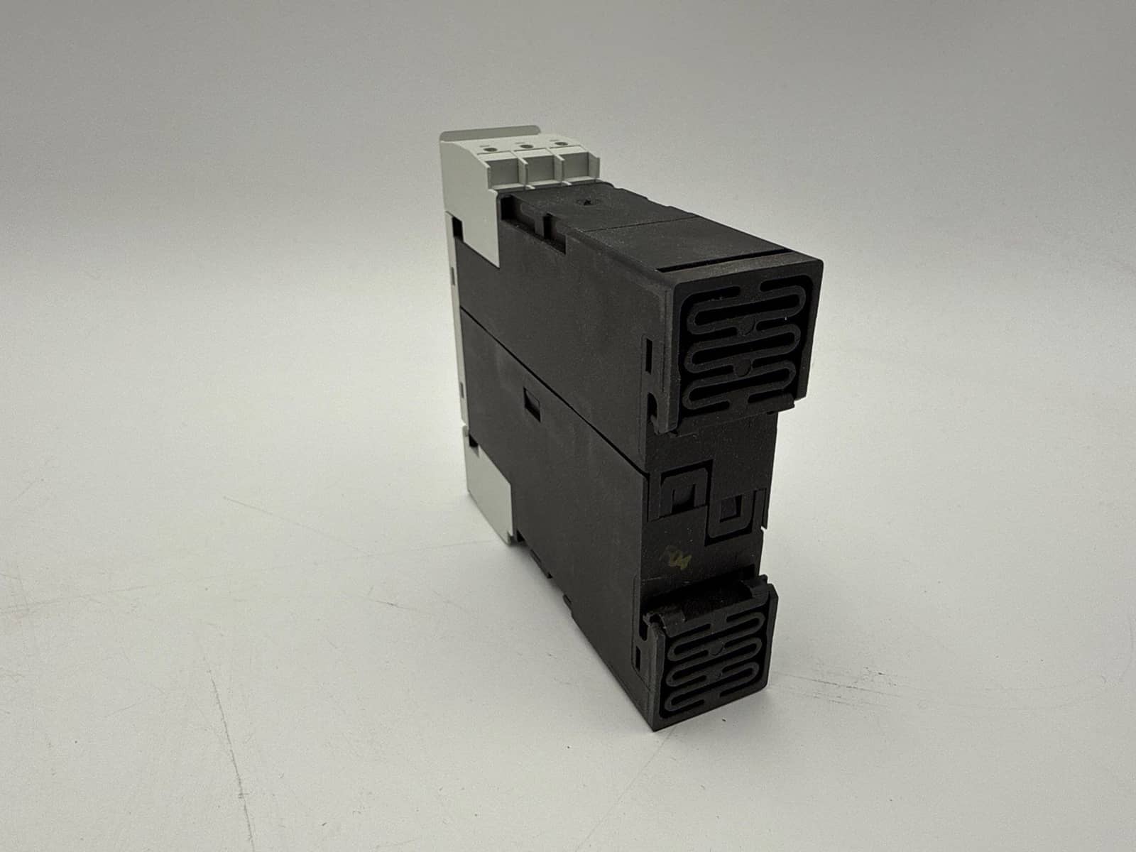 Siemens #3RP1511-2AP30, Timing Relay 0.5-10 SEC, 200-240 Volts, 24VDC, NEW - Image 3