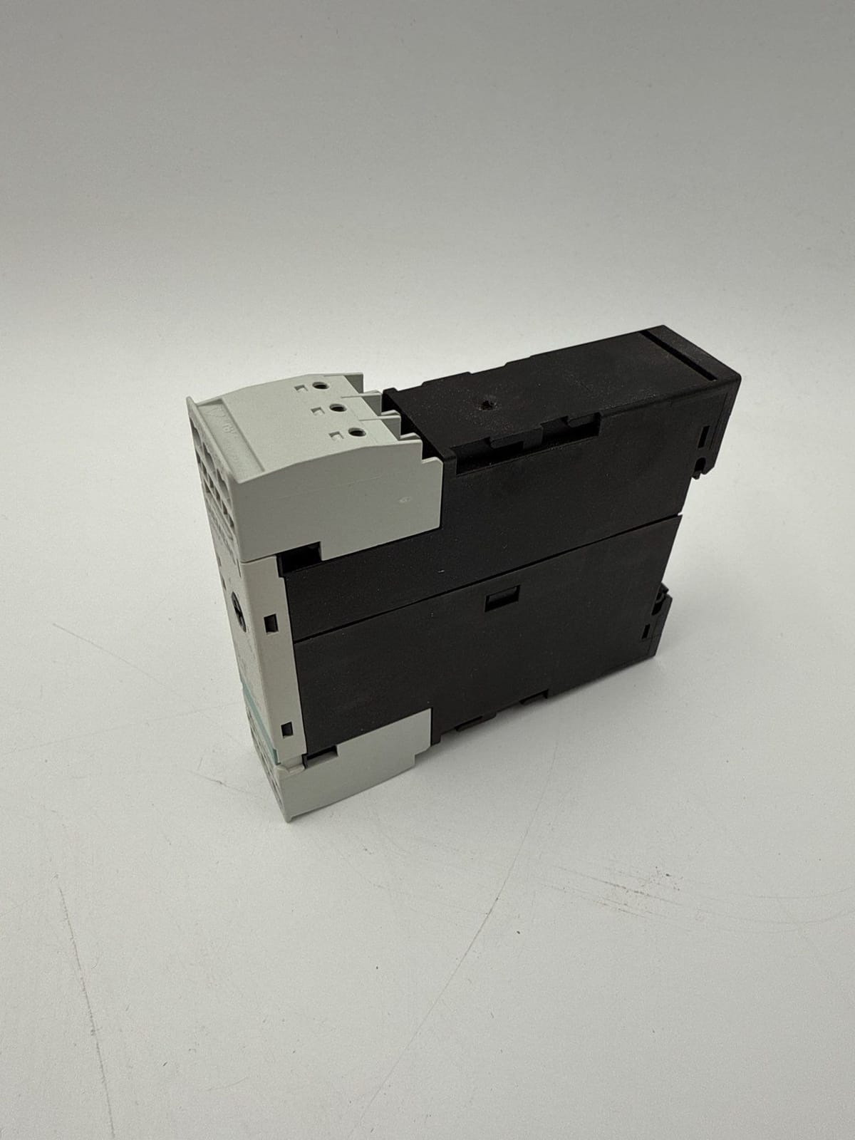 Siemens #3RP1511-2AP30, Timing Relay 0.5-10 SEC, 200-240 Volts, 24VDC, NEW - Image 5
