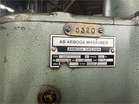 3.3'-7.8" Arboga, radial drill, #4MT, 6.69" spindle travel, 1900 RPM, 4 automatic feeds, 1.18" tapping, vise - Image 3