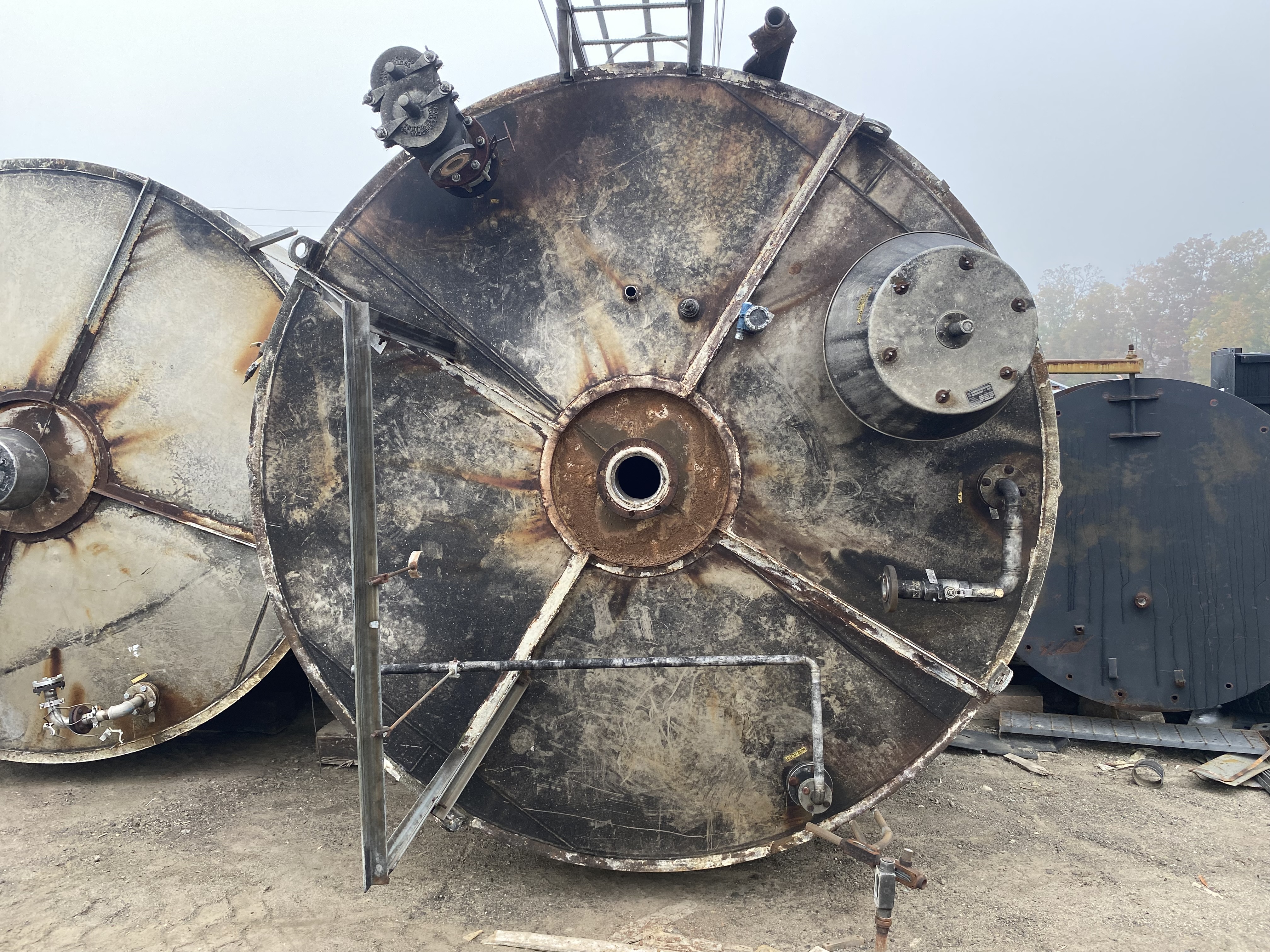 10,000 gallon Stainless Steel Vertical Storage Tank, 110" diameter x 240" straight side, cone top & bottom - Image 6