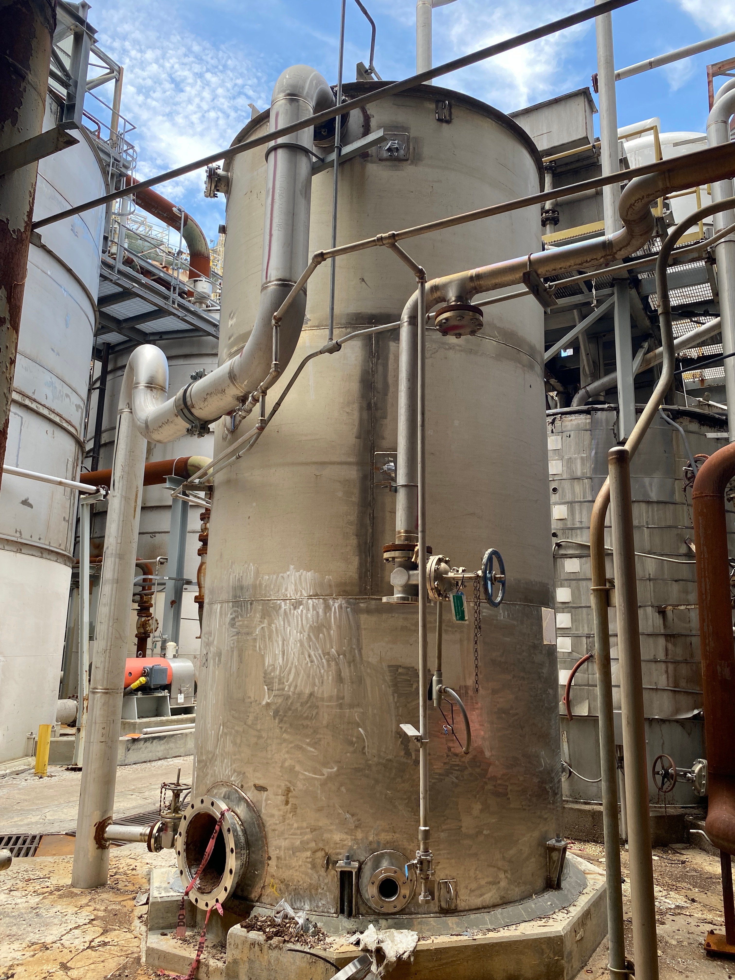 8500 gallon James Machine Works, 304L Stainless Steel Vertical Tank, 9' diameter x 18' straight side, flat - Image 2