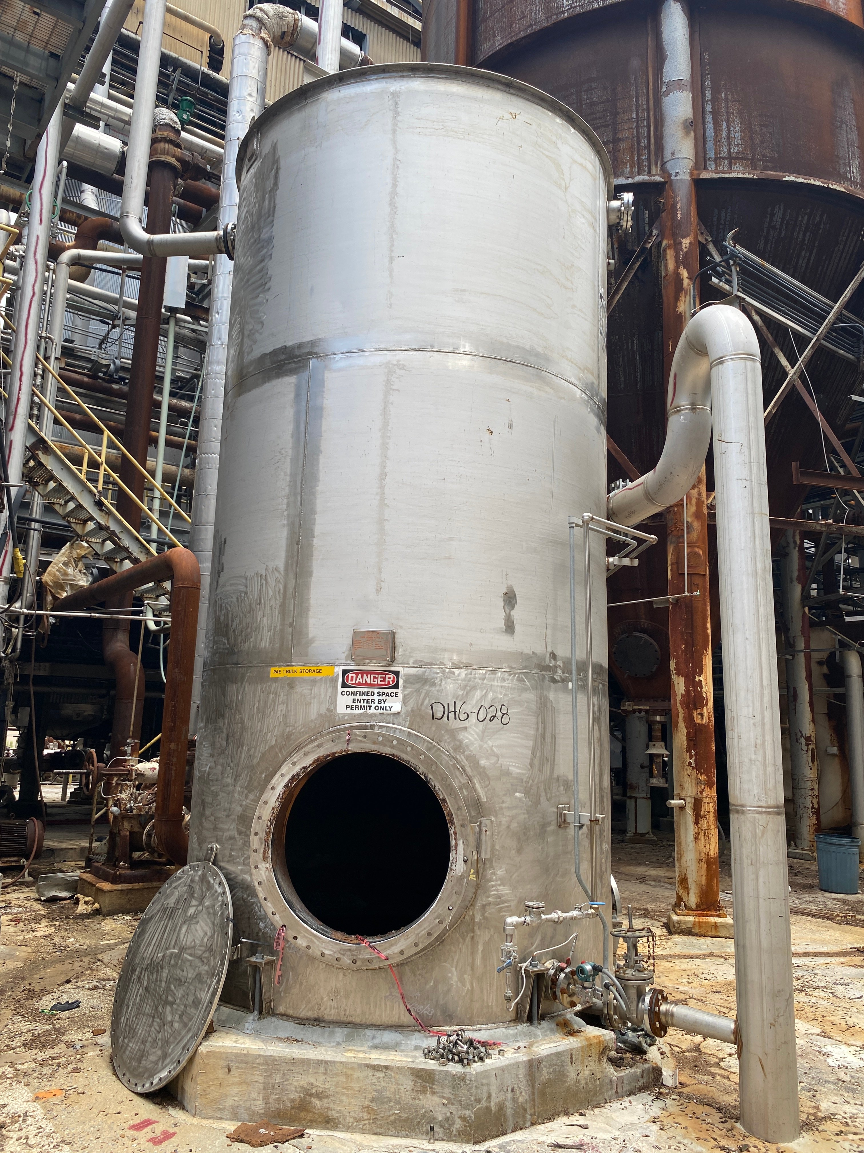 8500 gallon James Machine Works, 304L Stainless Steel Vertical Tank, 9' diameter x 18' straight side, flat - Image 5